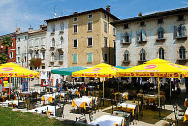 Cafe scene in old Venetian quarter, Porec, Istria, Croatia, Europe