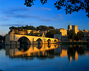 Pont St. Benezet over the River Rhone, and Palais des Papes, UNESCO World Heritage Site, Avignon, Provence, France, Europe