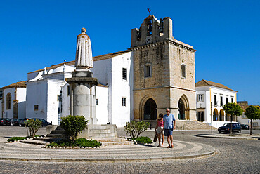 Largo da Se and the Se (cathedral), Faro, Algarve, Portugal, Europe