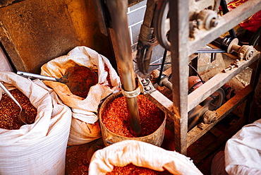 Chilli powder, Zhongyi Market, Lijiang, Yunnan Province, China, Asia