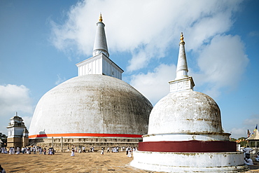 Ruwanweli Saya Dagoba (Golden Sand Stupa), Anuradhapura, UNESCO World Heritage Site, North Central Province, Sri Lanka, Asia