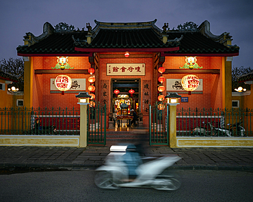 Street scene at night, Hoi An, Quảng Nam Province, Vietnam