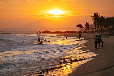 Sunset at Bãi đá Ông Địa Beach, Mũi Né, Bình Thuận Province, Vietnam