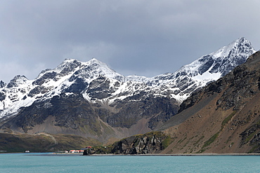 King Edward Point research station at the foot of the snow covered Allardyce Range, South Georgia, Polar Regions