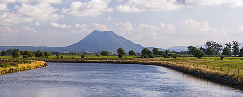 Mount Edgecumbe (Putauaki), near Whakatane, Bay of Plenty, North Island, New Zealand, Pacific