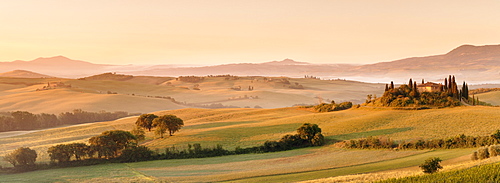 Farm house Belvedere at sunrise, near San Quirico, Val d'Orcia (Orcia Valley), UNESCO World Heritage Site, Siena Province, Tuscany, Italy, Europe