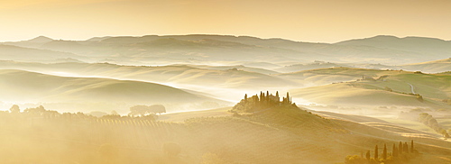 Farm house Belvedere at sunrise, near San Quirico, Val d'Orcia (Orcia Valley), UNESCO World Heritage Site, Siena Province, Tuscany, Italy, Europe