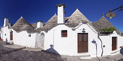 Trulli, traditional houses, Rione Monti area, Alberobello, UNESCO World Heritage Site, Valle d'Itria, Bari district, Puglia, Italy, Europe