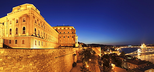 Buda Castle, Chain Bridge over Danube River and Parliament, UNESCO World Heritage Site, Budapest, Hungary, Europe