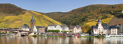 Bernkastel-Kues in autumn, Moselle Valley, Rhineland-Palatinate, Germany, Europe