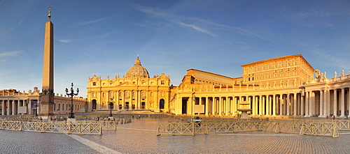 St. Peter's Basilica (Basilica di San Pietro), St. Peter's Square (Piazza de San Pietro), UNESCO World Heritage Site, Vatican City, Rome, Lazio, Italy, Europe