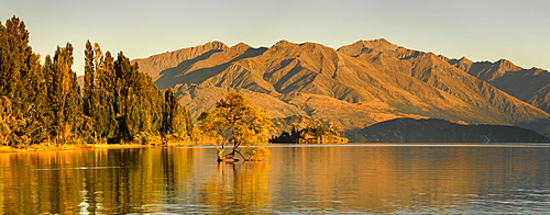 Lake Wanaka at sunrise, Mount-Aspiring National Park, UNESCO World Heritage Site, Otago, South Island, New Zealand, Pacific