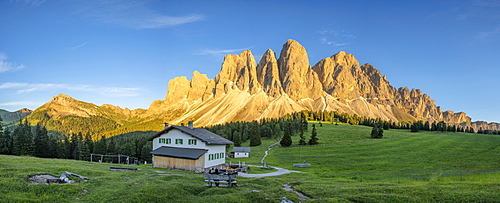 Sunset over Sass Rigais, Furchetta and Odle peaks seen from Glatsch Alm hut, Val di Funes, South Tyrol, Dolomites, Italy, Europe