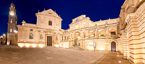 Baroque buildings and Cathedral at night, Piazza del Duomo, Lecce, Salento, Apulia, Italy, Europe