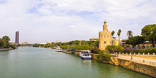 Torre del Oro (Gold Tower) and river Rio Guadalquivir, Seville, Andalusia, Spain, Europe