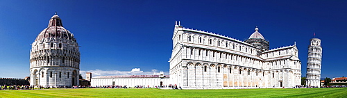 Panorama of Piazza dei Miracoli containing the Leaning Tower of Pisa, the Cathedral (Duomo) and Baptistery, UNESCO World Heritage Site, Pisa, Tuscany, Italy, Europe