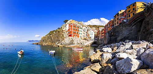 Panoramic view of colourful houses of Riomaggiore reflected in the water, Cinque Terre, UNESCO World Heritage Site, Liguria, Italy, Europe