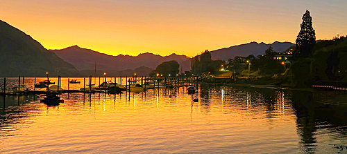 Lake Wanaka from the waterfront Wanaka at sunset, South Island, New Zealand