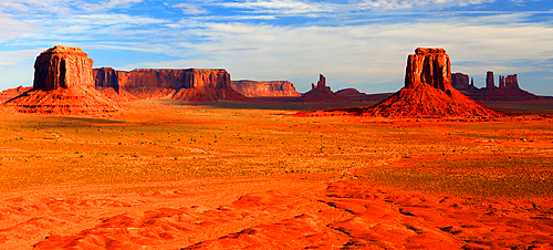 Monument Valley, Navajo Indian Territory/ Utah, USA