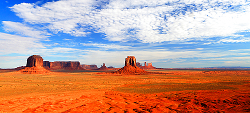 Monument Valley, Navajo Indian Territory/ Utah, USA