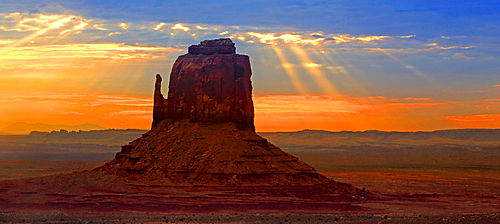 Dawn/sunrise, Monument Valley, Navajo Indian Territory/ Utah, USA