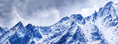 Expansive Southwest Panorama from Kyanjin Ri Summit Featuring the Snowy Ridges of Naya Kanga (Ganja La Peak) and the Surrounding Langtang Range in Nepal