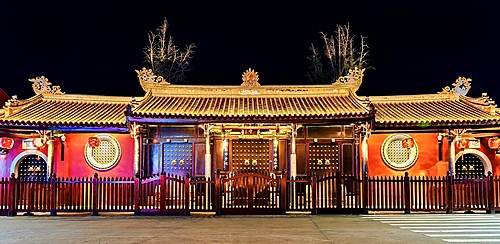 Kaiyuan Temple at night. The temple was first established 738AD. Chaozhou, Guangdong Province, China