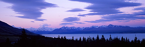 Lenticular cloud over Mount Cook (Aoraki), Mackenzie Country, South Canterbury, South Island, New Zealand, Pacific