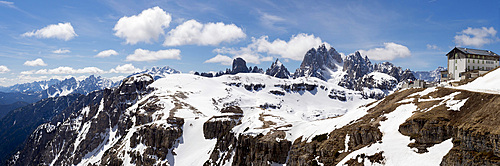 Cadini di Misurina and Refugio Auronzo panorama, Dolomites, Belluno, Italy, Europe