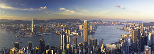 Skyline of Hong Kong Island and Kowloon from Victoria Peak, Hong Kong Island, Hong Kong, China, Asia