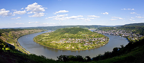 Meander or bend of the Rhine River at Boppard, left, Boppard, Rhein-Hunsrueck-Kreis district, Rhineland-Palatinate, Germany, Europe