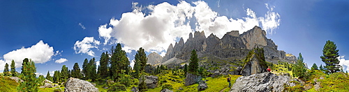 360Â° panorama of the Geisler mountains as seen from the north, Puez-Geisler National Park, Wolkenstein, Alto Adige, Italy, Europe