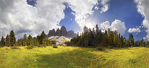 360 Â¬âˆž panoramic view on Adolf-Munkel-Weg trail, Geisler massif, Villnoesstal valley, Geisler group, Dolomites, province of Bolzano-Bozen, Italy, Europe