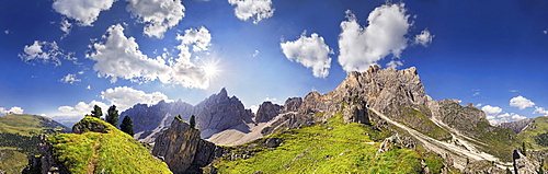 360Â¬âˆž panoramic view of the Dolomites high route near Wasserscharte gorge, Puez Mountains and Geisler Mountains at the back, Puez-Geisler Nature Park, province of Bolzano-Bozen, Italy, Europe