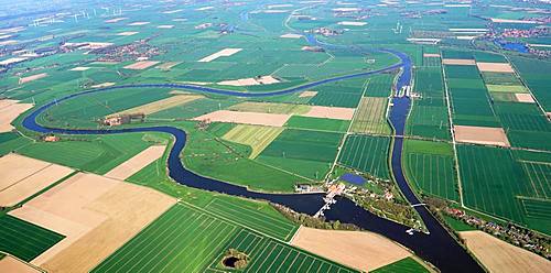 Wellier river bend of the Weser with weir Landesbergen, agricultural landscape, Lower Saxony, Germany, Europe