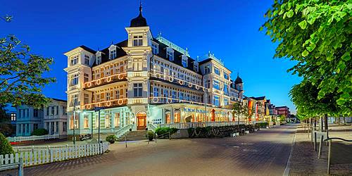 Hotel Ahlbecker Hof at dusk, spa architecture, seaside spa Ahlbeck, Usedom, Baltic Sea coast, Mecklenburg-Western Pomerania, Germany, Europe