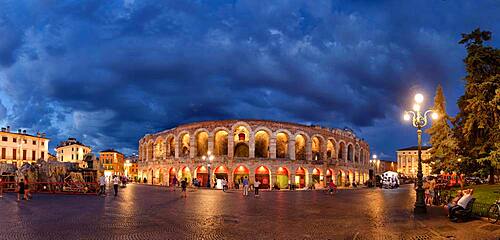 Piazza Bra with Roman amphitheatres Arena di Verona in the evening, Piazza Bra, Verona, Veneto, Italy, Europe