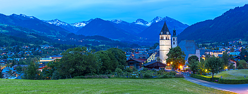 View of Liebfrauenkirche and town and surounding mountains at dusk, Kitzbuhel, Austrian Tyrol, Austria, Europe