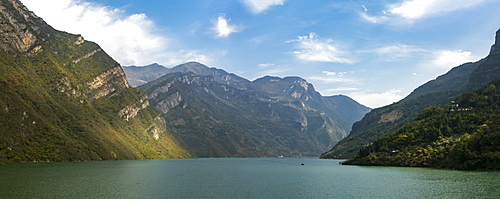 View of the Three Gorges on the Yangtze River, People's Republic of China, Asia