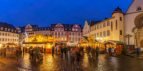 View of Christmas Market in Jesuitenplatz in historic town centre at Christmas, Koblenz, Rhineland-Palatinate, Germany, Europe