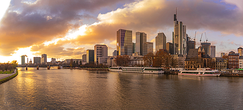 View of city skyline and River Main at sunset, Frankfurt am Main, Hesse, Germany, Europe