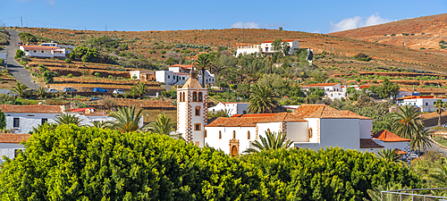 View of Iglesia de Santa Maria de Betancuria from position overlooking town, Betancuria, Fuerteventura, Canary Islands, Spain, Atlantic, Europe