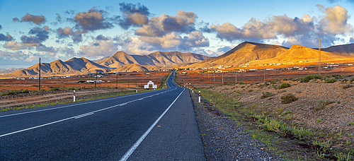 View of road and landscape near Antigua, Antigua, Fuerteventura, Canary Islands, Spain, Atlantic, Europe