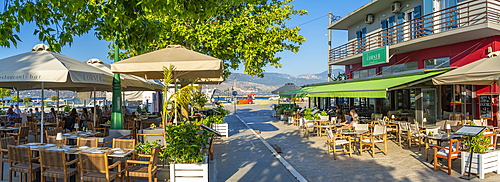 View of cafe and bar in Plateía Central Square, Lixouri, Kefalonia, Ionian Islands, Greek Islands, Greece, Europe