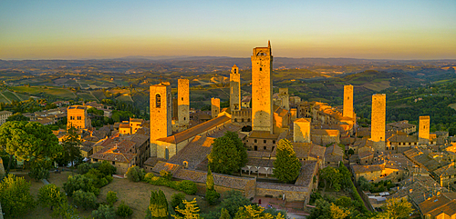 Elevated view of San Gimignano and towers at sunset, San Gimignano, UNESCO World Heritage Site, Tuscany, Italy, Europe