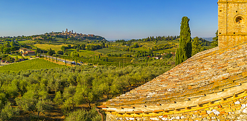 Elevated view of San Gimignano and town at sunset, San Gimignano, Tuscany, Italy, Europe