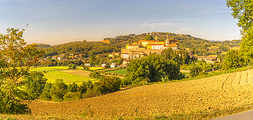 View of Monterchi and surrounding countryside, Province of Arezzo, Tuscany, Italy, Europe