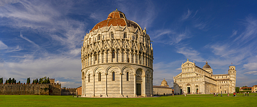 View of Baptistery of San Giovanni, Pisa Cathedral and Leaning Tower of Pisa, UNESCO World Heritage Site, Pisa, Province of Pisa, Tuscany, Italy, Europe