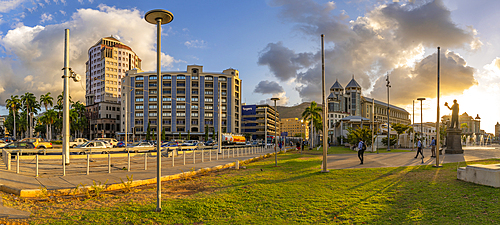 View of statue in Caudan Waterfront in Port Louis, Port Louis, Mauritius, Indian Ocean, Africa