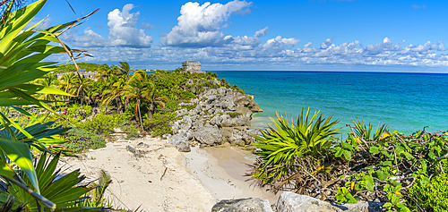 View of Mayan Temple ruins overlooking the sea, Tulum, Quintana Roo, Caribbean Coast, Yucatan Peninsula, Riviera Maya, Mexico, North America